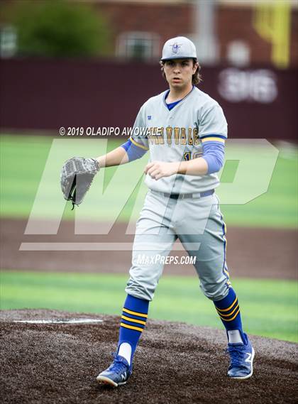 Thumbnail 3 in Sunnyvale vs. Aubrey (UIL 4A Area Playoff)  photogallery.