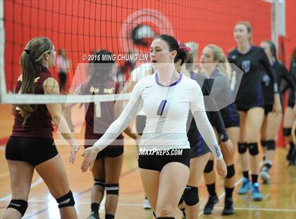 Thumbnail 2 in Oxnard vs. Carlsbad (HUDL SoCal Invite) photogallery.