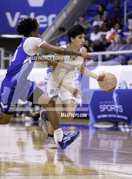 Thumbnail 3 in San Antonio Sports 1A-5A All-Star Game photogallery.