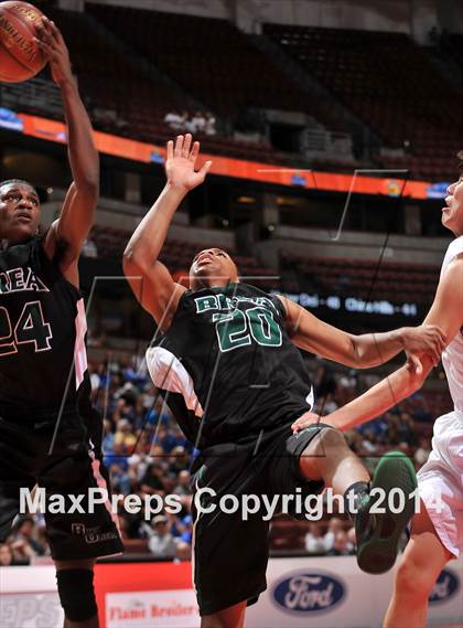 Thumbnail 2 in Santa Margarita vs. Brea Olinda (CIF SS 3AA Final) photogallery.