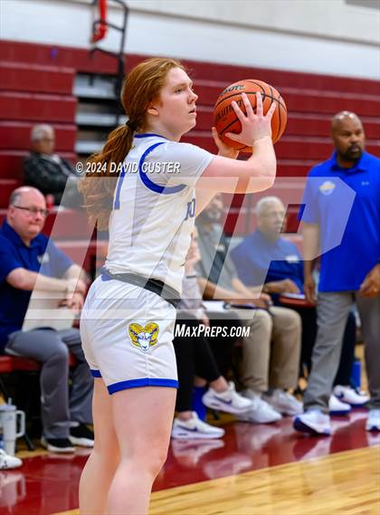 Thumbnail 2 in Robinson vs. St. Stephen's & St. Agnes (Cougar Holiday Classic) photogallery.