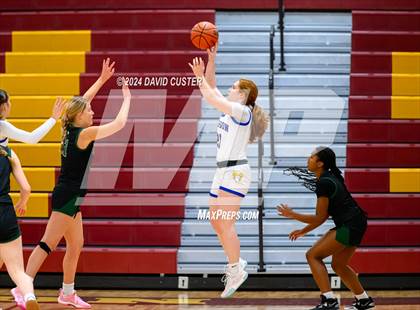 Thumbnail 2 in Robinson vs. St. Stephen's & St. Agnes (Cougar Holiday Classic) photogallery.