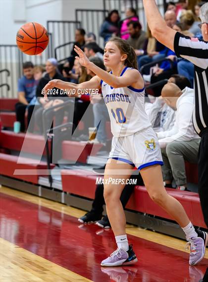 Thumbnail 2 in Robinson vs. St. Stephen's & St. Agnes (Cougar Holiday Classic) photogallery.