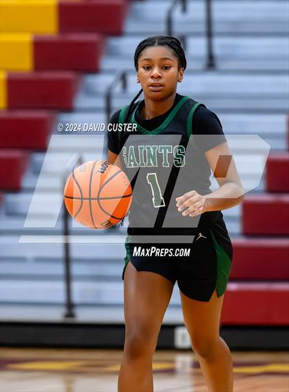 Thumbnail 1 in Robinson vs. St. Stephen's & St. Agnes (Cougar Holiday Classic) photogallery.