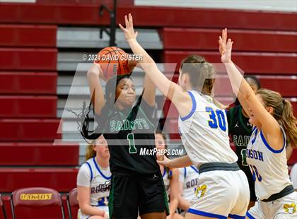 Thumbnail 2 in Robinson vs. St. Stephen's & St. Agnes (Cougar Holiday Classic) photogallery.