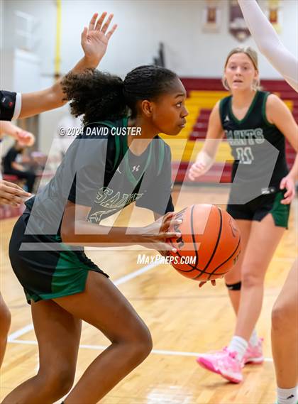 Thumbnail 1 in Robinson vs. St. Stephen's & St. Agnes (Cougar Holiday Classic) photogallery.
