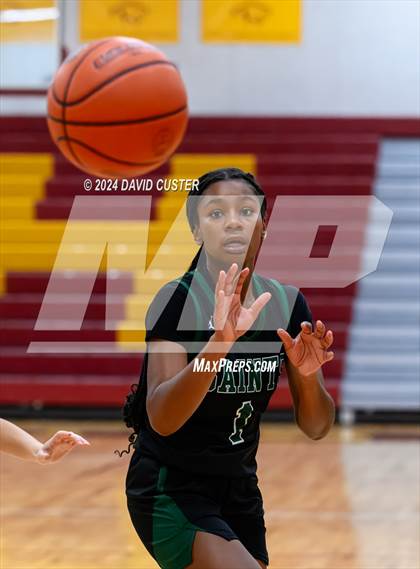 Thumbnail 2 in Robinson vs. St. Stephen's & St. Agnes (Cougar Holiday Classic) photogallery.