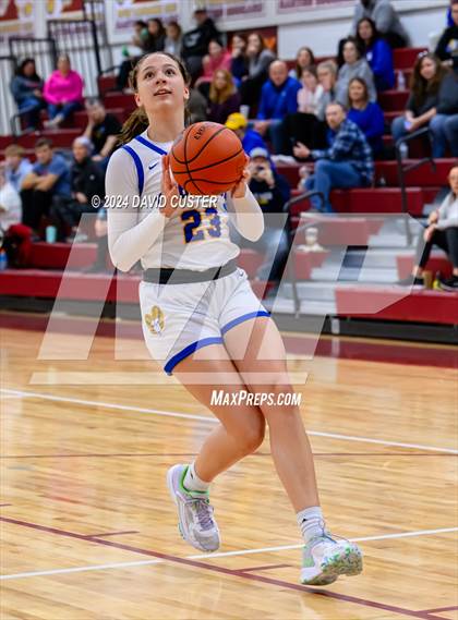 Thumbnail 3 in Robinson vs. St. Stephen's & St. Agnes (Cougar Holiday Classic) photogallery.