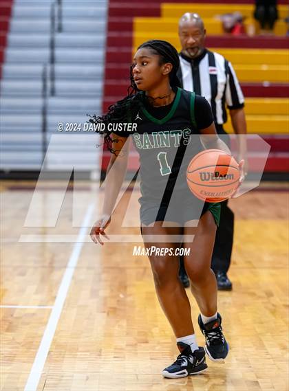 Thumbnail 3 in Robinson vs. St. Stephen's & St. Agnes (Cougar Holiday Classic) photogallery.