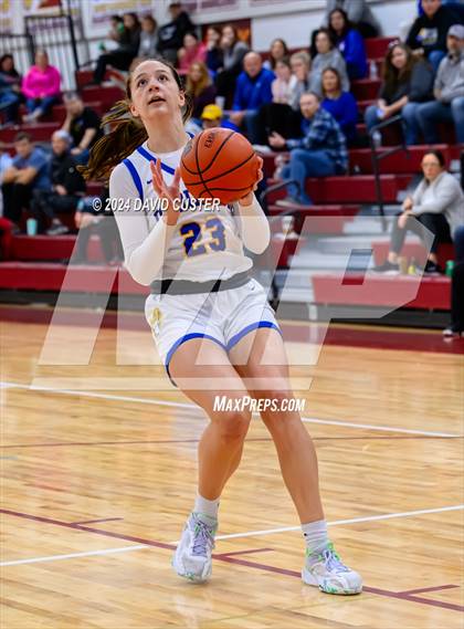 Thumbnail 1 in Robinson vs. St. Stephen's & St. Agnes (Cougar Holiday Classic) photogallery.