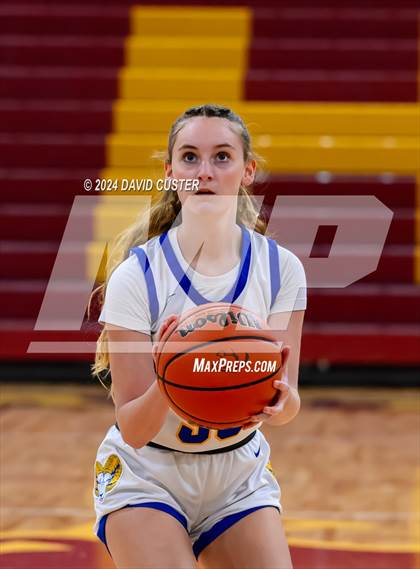 Thumbnail 3 in Robinson vs. St. Stephen's & St. Agnes (Cougar Holiday Classic) photogallery.