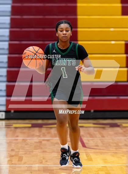 Thumbnail 3 in Robinson vs. St. Stephen's & St. Agnes (Cougar Holiday Classic) photogallery.