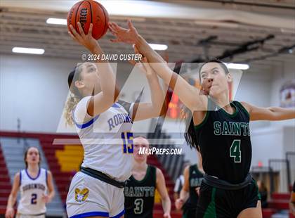 Thumbnail 1 in Robinson vs. St. Stephen's & St. Agnes (Cougar Holiday Classic) photogallery.