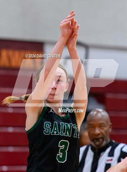 Thumbnail 1 in Robinson vs. St. Stephen's & St. Agnes (Cougar Holiday Classic) photogallery.