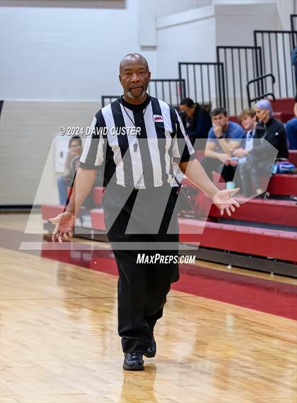Thumbnail 3 in Robinson vs. St. Stephen's & St. Agnes (Cougar Holiday Classic) photogallery.