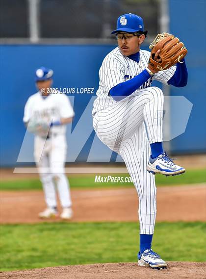 Thumbnail 3 in El Rancho @ Charter Oak photogallery.