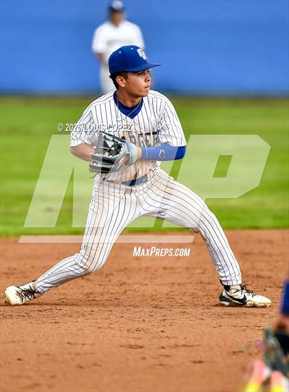 Thumbnail 1 in El Rancho @ Charter Oak photogallery.