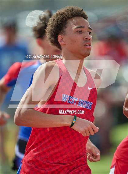 Thumbnail 2 in Panther Relays (800M) photogallery.