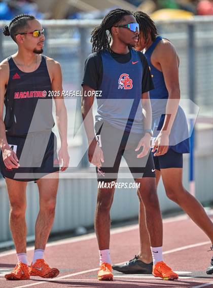 Thumbnail 2 in Panther Relays (800M) photogallery.
