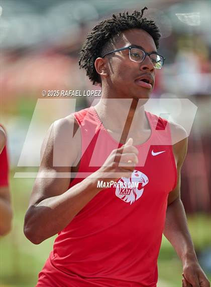 Thumbnail 1 in Panther Relays (800M) photogallery.