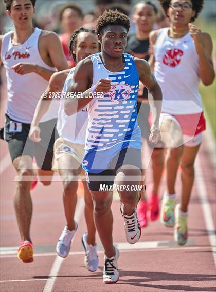 Thumbnail 1 in Panther Relays (800M) photogallery.