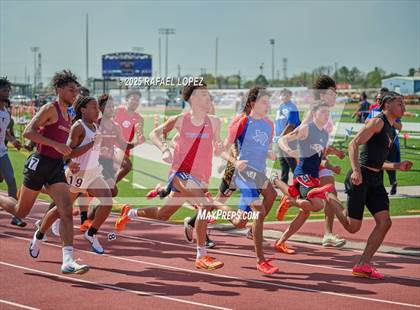 Thumbnail 2 in Panther Relays (800M) photogallery.