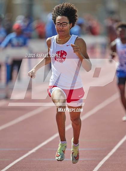 Thumbnail 3 in Panther Relays (800M) photogallery.