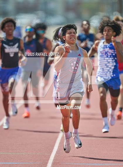 Thumbnail 2 in Panther Relays (800M) photogallery.