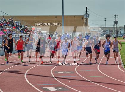 Thumbnail 2 in Panther Relays (800M) photogallery.