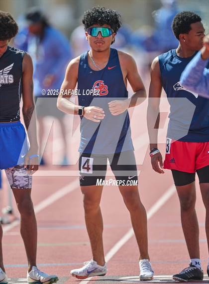 Thumbnail 1 in Panther Relays (800M) photogallery.