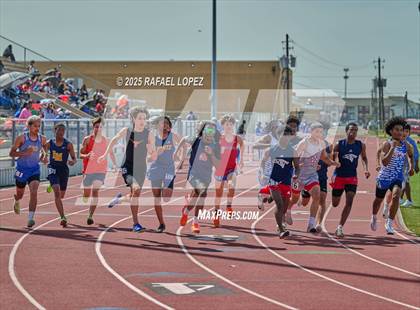 Thumbnail 3 in Panther Relays (800M) photogallery.