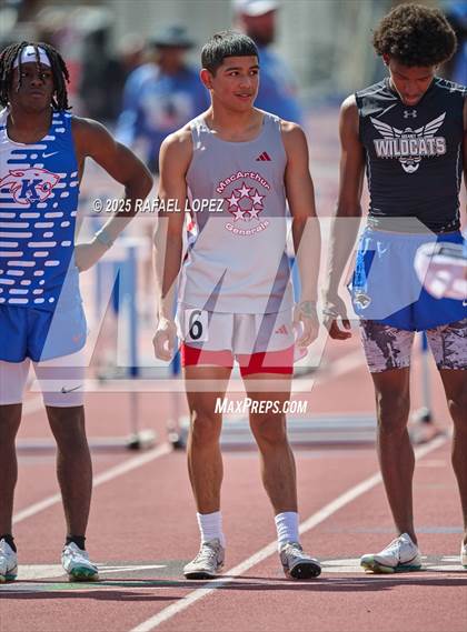 Thumbnail 2 in Panther Relays (800M) photogallery.