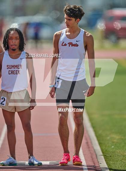 Thumbnail 2 in Panther Relays (800M) photogallery.