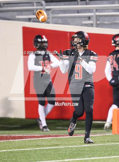 Thumbnail 1 in Searcy vs. Benton (AAA 6A Final) photogallery.