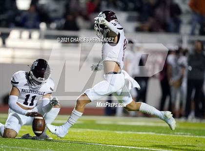 Thumbnail 1 in C.H. Yoe vs Hallettsville (UIL 3A D1 Bi-District Playoff) photogallery.