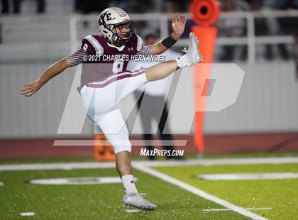 Thumbnail 1 in C.H. Yoe vs Hallettsville (UIL 3A D1 Bi-District Playoff) photogallery.