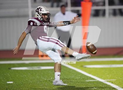 Thumbnail 3 in C.H. Yoe vs Hallettsville (UIL 3A D1 Bi-District Playoff) photogallery.