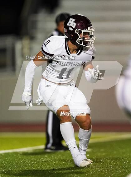 Thumbnail 2 in C.H. Yoe vs Hallettsville (UIL 3A D1 Bi-District Playoff) photogallery.