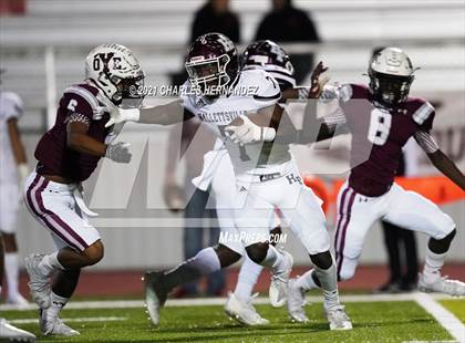 Thumbnail 1 in C.H. Yoe vs Hallettsville (UIL 3A D1 Bi-District Playoff) photogallery.