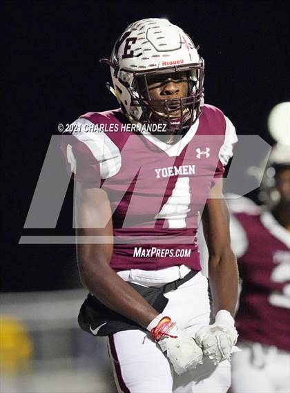 Thumbnail 3 in C.H. Yoe vs Hallettsville (UIL 3A D1 Bi-District Playoff) photogallery.