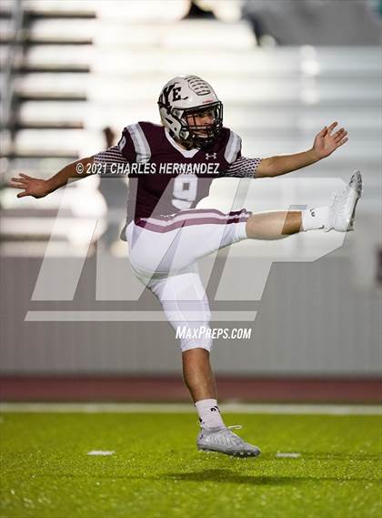 Thumbnail 3 in C.H. Yoe vs Hallettsville (UIL 3A D1 Bi-District Playoff) photogallery.