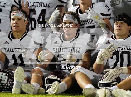 Thumbnail 1 in C.H. Yoe vs Hallettsville (UIL 3A D1 Bi-District Playoff) photogallery.