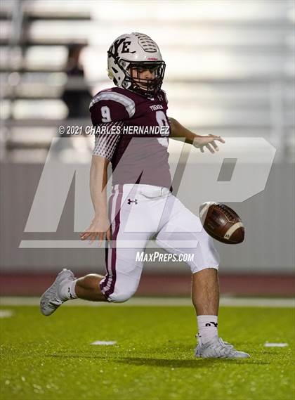 Thumbnail 1 in C.H. Yoe vs Hallettsville (UIL 3A D1 Bi-District Playoff) photogallery.