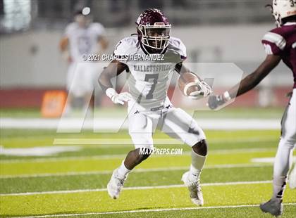 Thumbnail 2 in C.H. Yoe vs Hallettsville (UIL 3A D1 Bi-District Playoff) photogallery.