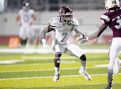 Thumbnail 3 in C.H. Yoe vs Hallettsville (UIL 3A D1 Bi-District Playoff) photogallery.