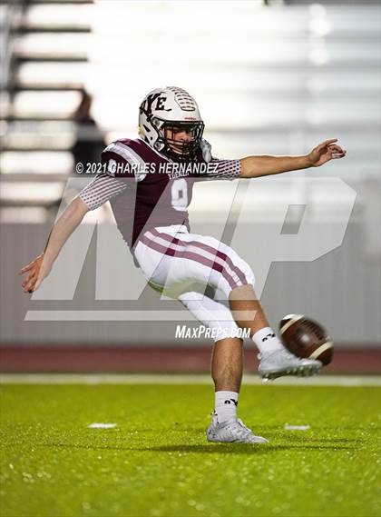 Thumbnail 2 in C.H. Yoe vs Hallettsville (UIL 3A D1 Bi-District Playoff) photogallery.