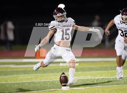 Thumbnail 3 in C.H. Yoe vs Hallettsville (UIL 3A D1 Bi-District Playoff) photogallery.