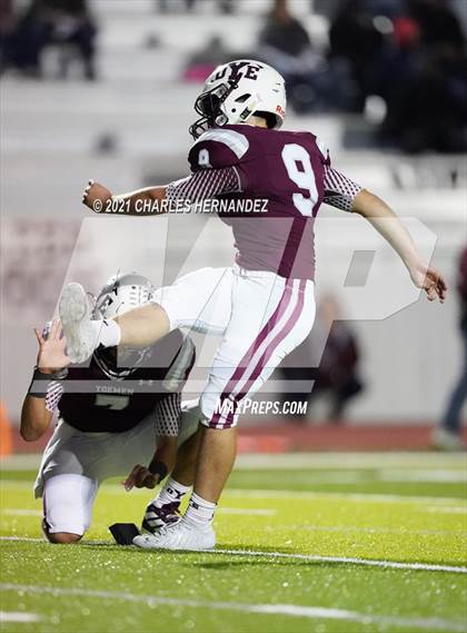 Thumbnail 2 in C.H. Yoe vs Hallettsville (UIL 3A D1 Bi-District Playoff) photogallery.