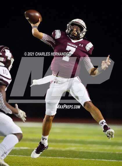 Thumbnail 3 in C.H. Yoe vs Hallettsville (UIL 3A D1 Bi-District Playoff) photogallery.