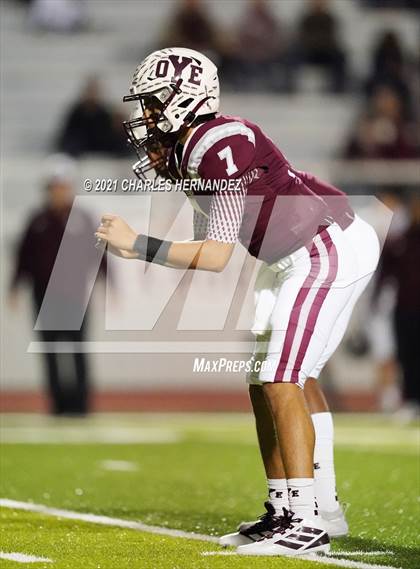 Thumbnail 3 in C.H. Yoe vs Hallettsville (UIL 3A D1 Bi-District Playoff) photogallery.